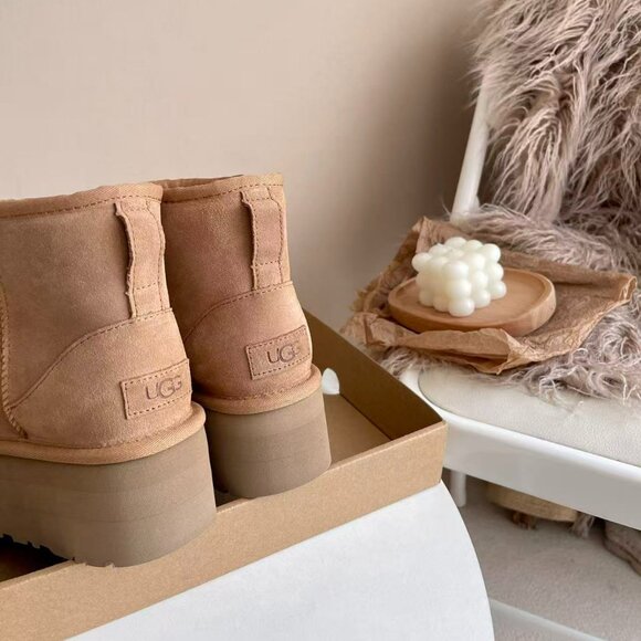 Ugg Australia Women Classic Ultra Mini Platform Boots - Picture 5 of 6